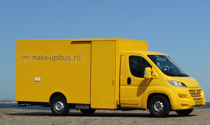 Make-upbus 1